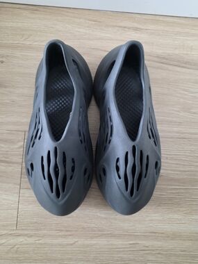Adidas Foam Runner